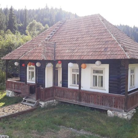 Hotel La Malu' Bistritei - Casutele Valea Stanii Zewnętrze zdjęcie
